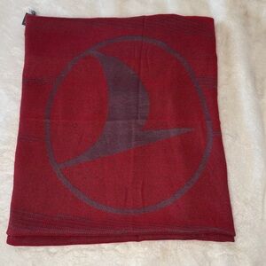 Gold Awin Tomorrow on Board Turkish Airline Passenger Travel Lightweight Blanket